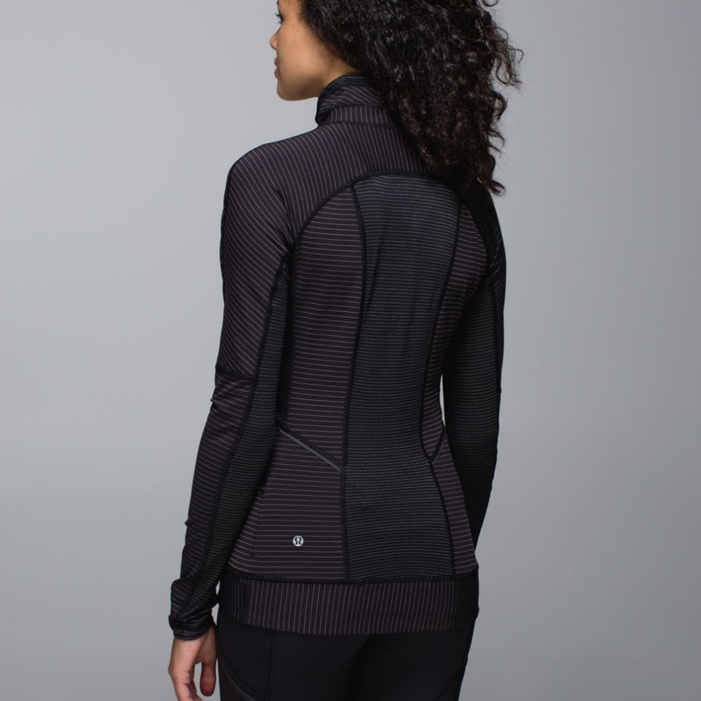 Lululemon Run For Gold 1/2 Zip - Size 6